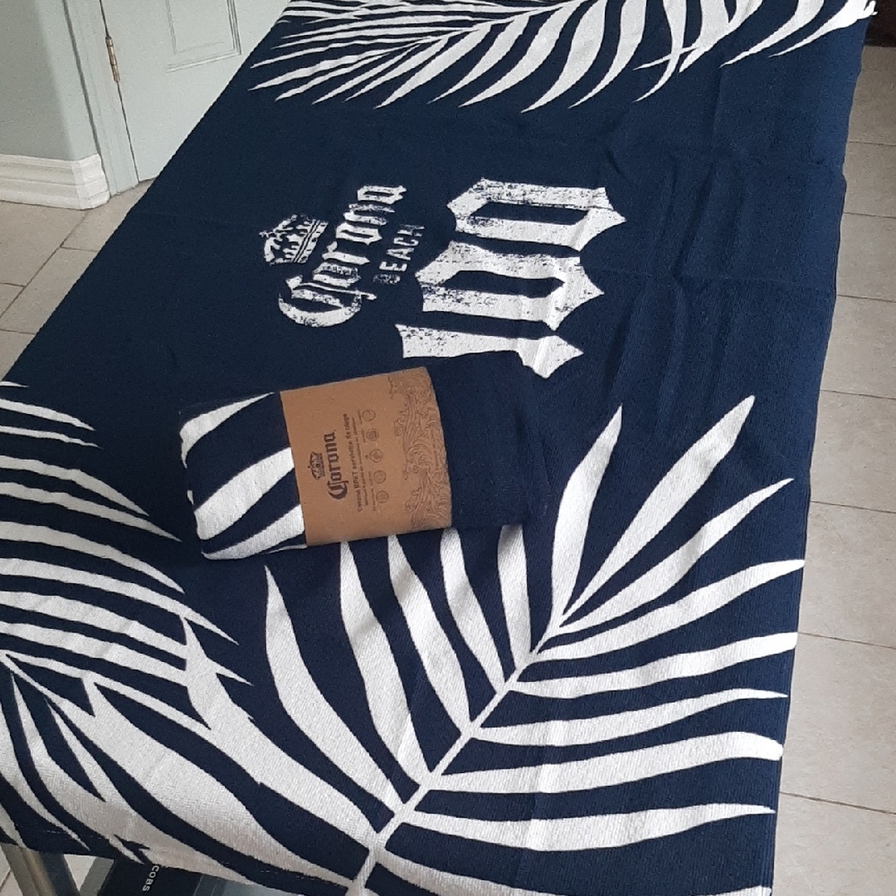 2 NEW Corona Beach Towels💙Navy🤍White Palm Leaf